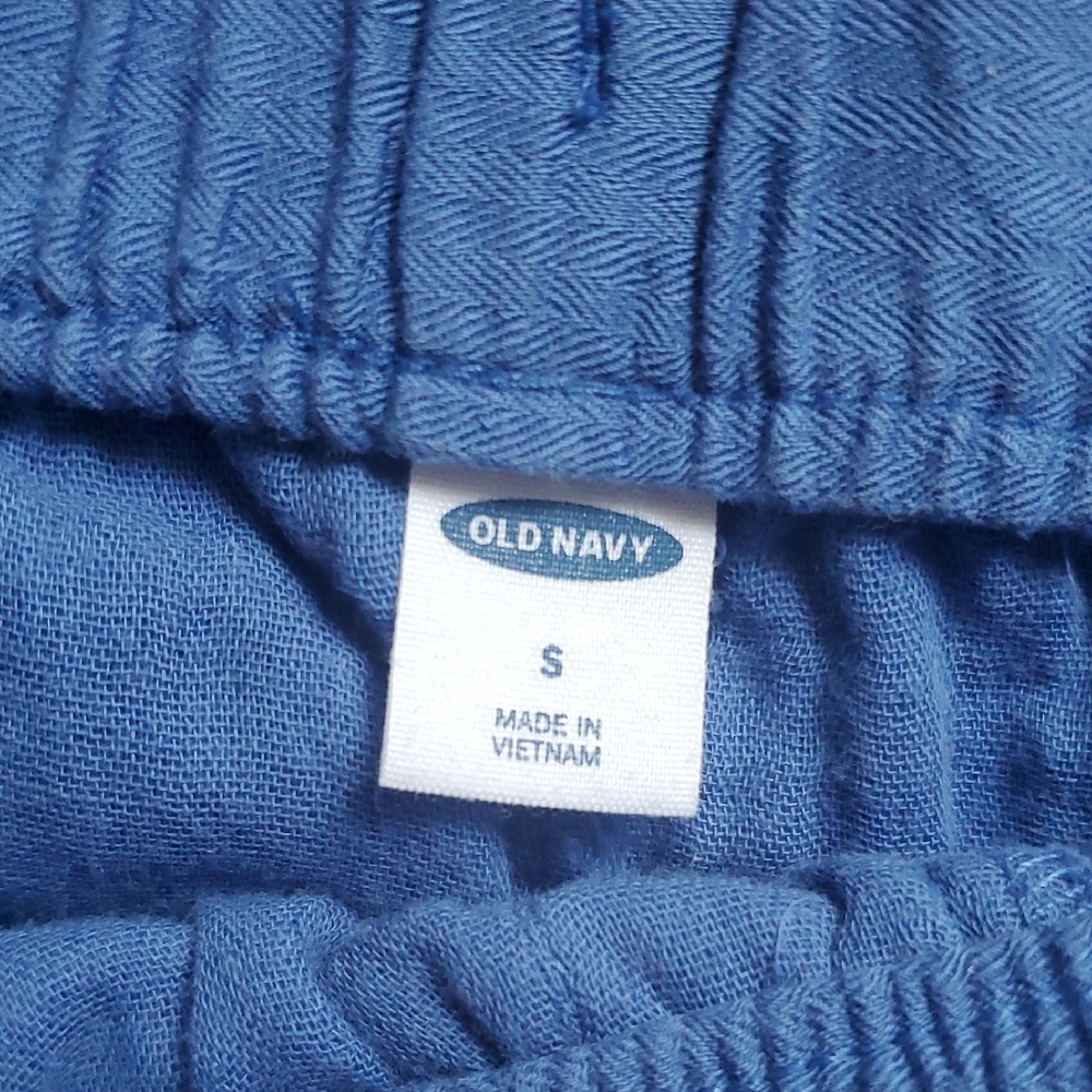 Old Navy Women's Blue and Red Shorts - Picture 3 of 5